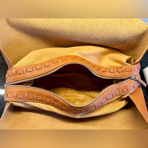 Large Hobo Bag by Chinese Laundry, Faux camel colored Leather. - Picture 6 of 8